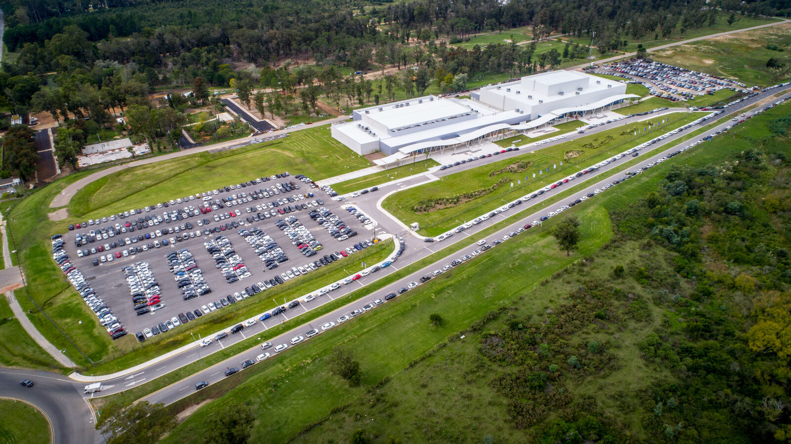 Vista aérea de un predio de eventos
